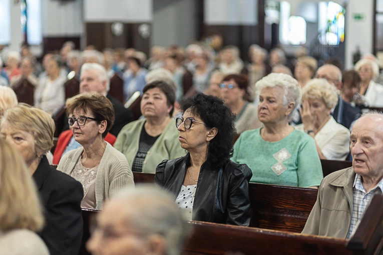 Rozpoczęcie wieczystej adoracji w kościele pw. Królowej Różańca Świętego w Dzierżoniowie