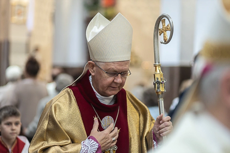 Rozpoczęcie wieczystej adoracji w kościele pw. Królowej Różańca Świętego w Dzierżoniowie
