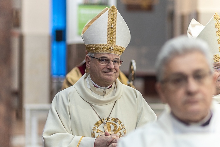 Rozpoczęcie wieczystej adoracji w kościele pw. Królowej Różańca Świętego w Dzierżoniowie