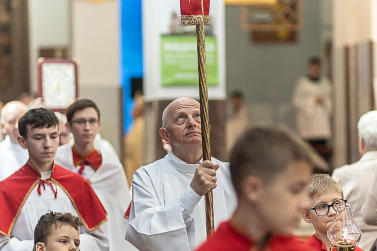 Rozpoczęcie wieczystej adoracji w kościele pw. Królowej Różańca Świętego w Dzierżoniowie
