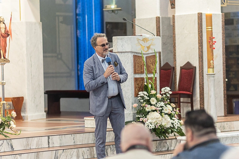 Rozpoczęcie wieczystej adoracji w kościele pw. Królowej Różańca Świętego w Dzierżoniowie