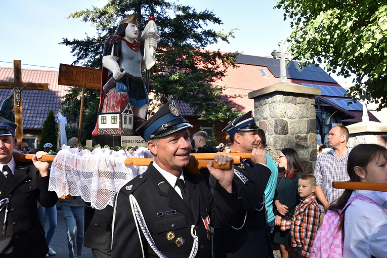 Kaszubskie pokłony feretronów