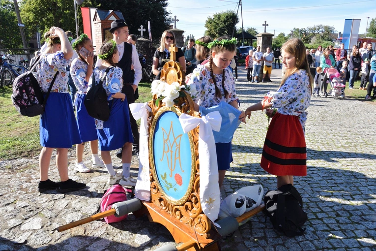 Kaszubskie pokłony feretronów