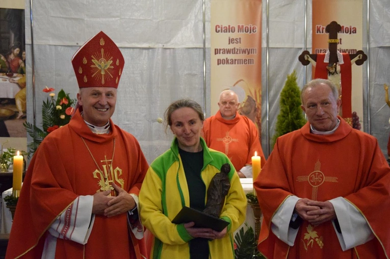 Swoją posługę wykonuje z sercem i oddaniem