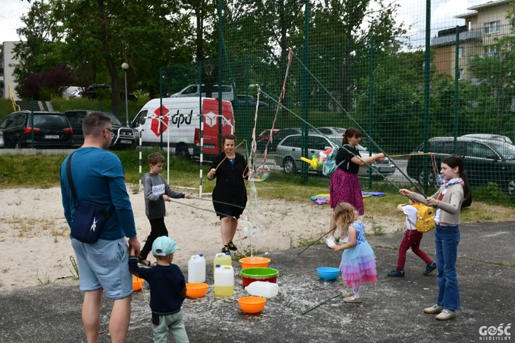 Festyn charytatywny w katoliku