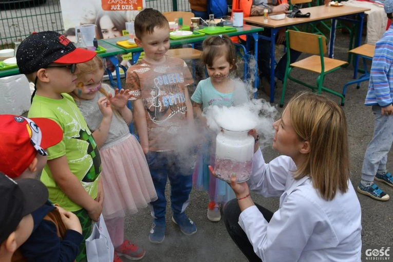 Festyn charytatywny w katoliku