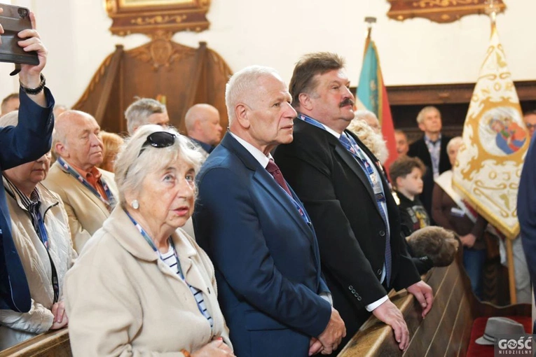 Działacze opozycji antykomunistycznej i osoby represjonowane na pielgrzymce w Rokitnie