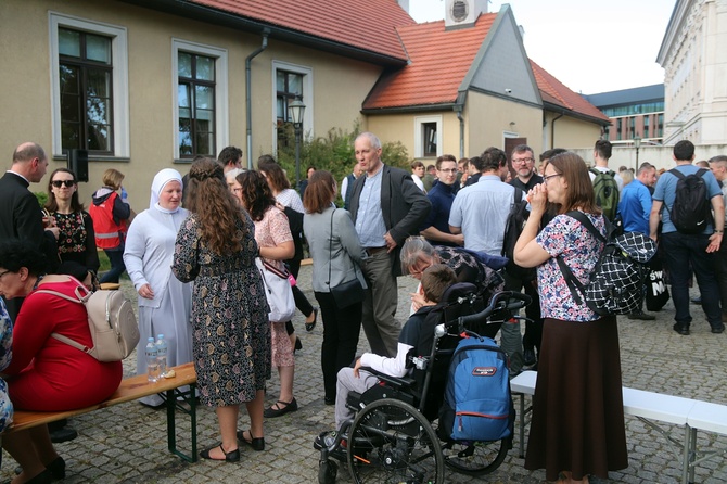 Otwarcie II Synodu Archidiecezji Wrocławskiej cz. 2 - świętowanie w ogrodach PWT