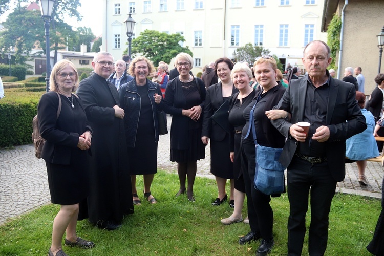 Otwarcie II Synodu Archidiecezji Wrocławskiej cz. 2 - świętowanie w ogrodach PWT