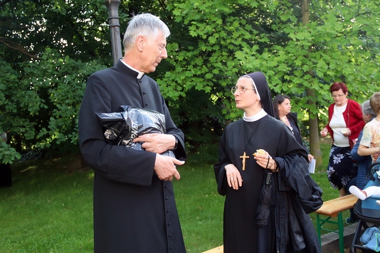 Otwarcie II Synodu Archidiecezji Wrocławskiej cz. 2 - świętowanie w ogrodach PWT