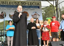 Parafia w Górzynie ma już 50 lat, świętowano więc w kościele i na stadionie