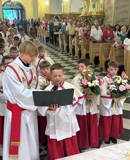 Łącko. Przyjęcie nowych ministrantów