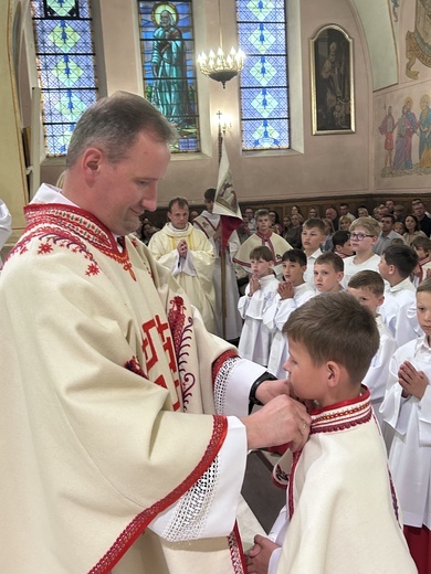 Łącko. Przyjęcie nowych ministrantów