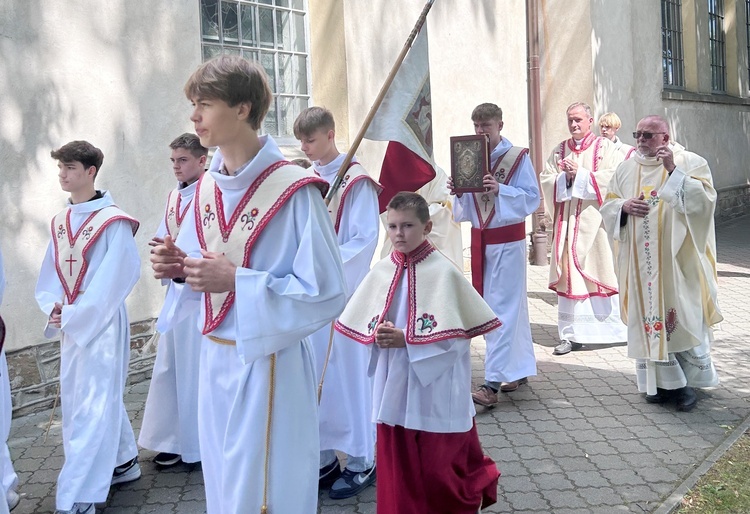 Łącko. Przyjęcie nowych ministrantów