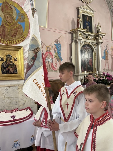 Łącko. Przyjęcie nowych ministrantów