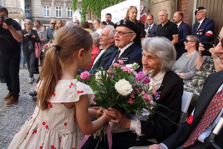 Odsłonięcie muralu pamięci z powstańcami warszawskimi we Wrocławiu