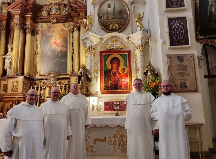 W sanktuarium Jasnogórskiej Matki Kościoła odsłonięto wotum zapraszające do powierzenia się Maryi