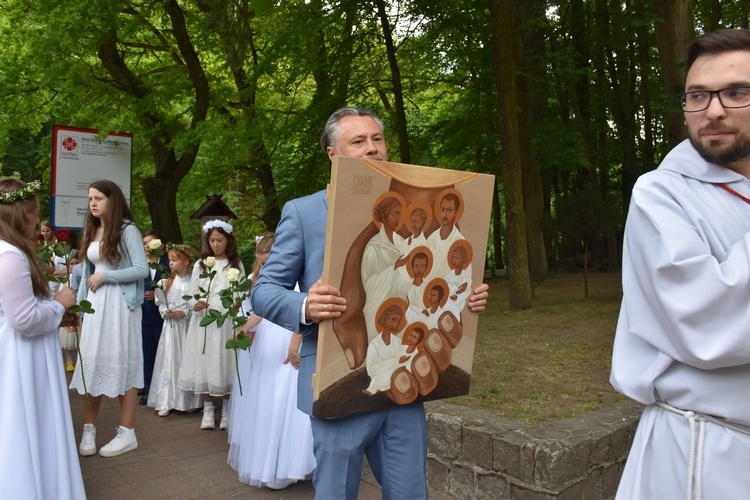 Przygotowania przed wprowadzeniem relikwii bł. rodziny Ulmów