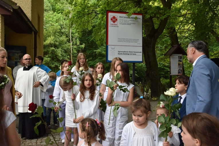 Przygotowania przed wprowadzeniem relikwii bł. rodziny Ulmów