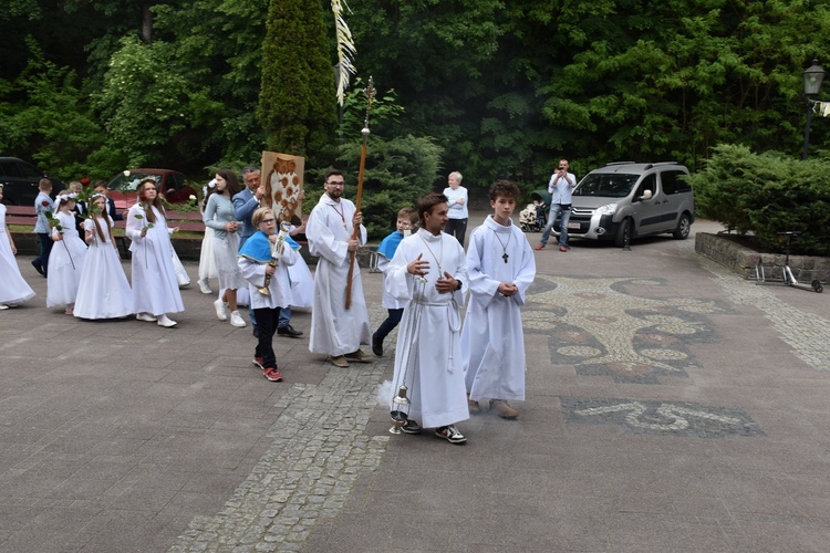 Przygotowania przed wprowadzeniem relikwii bł. rodziny Ulmów