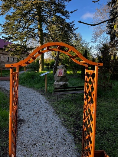 Przy sanktuarium w Babimoście powstaje ogród maryjny