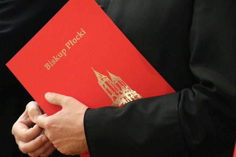 Biskup płocki wręczył nominacje księżom, którzy wkrótce podejmą nowe obowiązki.