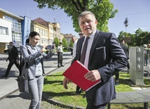 	Premier Robert Fico 15 maja  po posiedzeniu rządu,  na krótko przed zamachem.