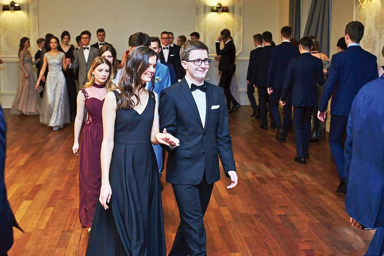 Zaledwie miesiąc po studniówce, na której była z Karolem, doszło do tragedii. Zginął Olaf Dziedzic, a Ala zapadła w śpiączkę.