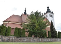 Przed egzekucją zakładników więziono w podziemiach kościoła w Krzynowłodze Małej. 