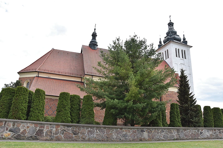 Przed egzekucją zakładników więziono w podziemiach kościoła w Krzynowłodze Małej. 