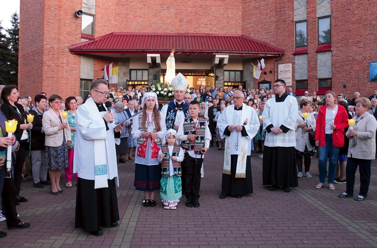 Mszy św. i procesji różańcowej przewodniczył bp Marek Solarczyk.