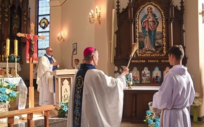 Poświęcenie maryjnego ołtarza.