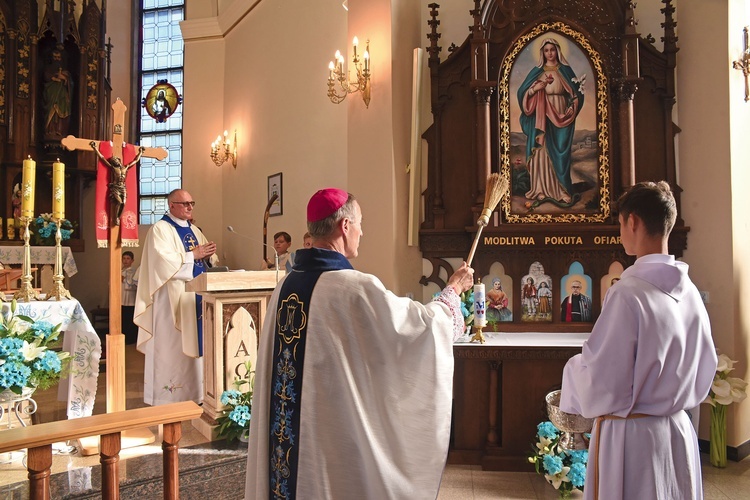 Poświęcenie maryjnego ołtarza.