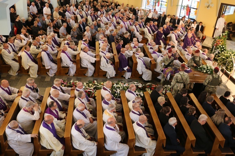 Mszę św. koncelebrowało ok. 150 księży.