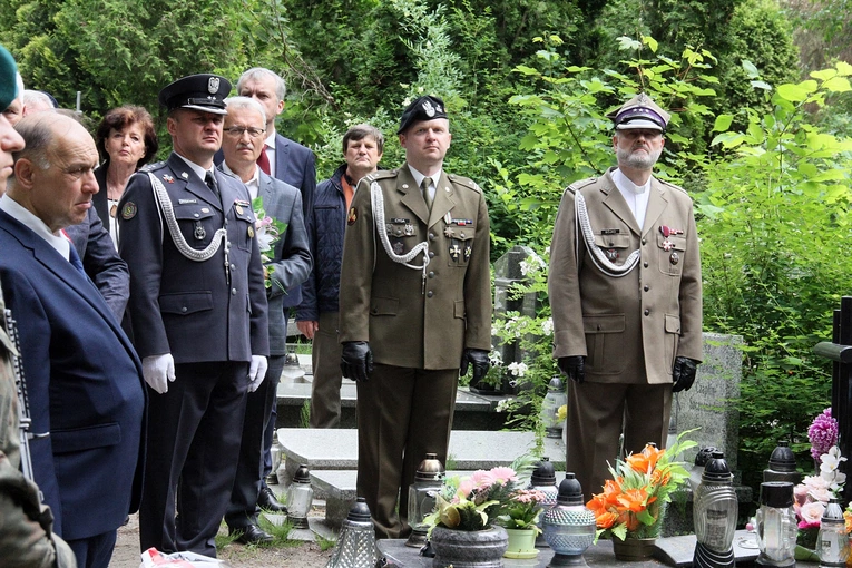 Oznaczenie grobów żołnierzy spod Monte Cassino