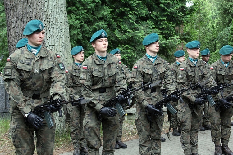 Oznaczenie grobów żołnierzy spod Monte Cassino