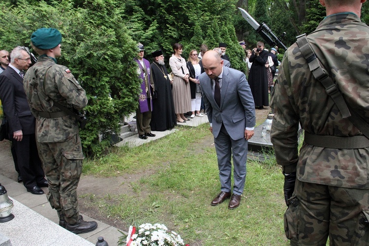 Oznaczenie grobów żołnierzy spod Monte Cassino