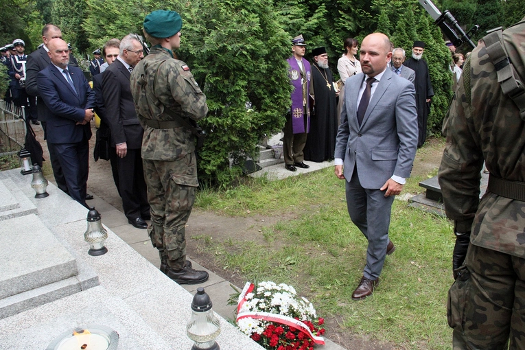 Oznaczenie grobów żołnierzy spod Monte Cassino