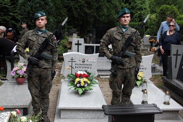 Oznaczenie grobów żołnierzy spod Monte Cassino