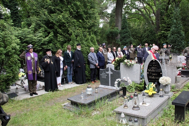 Oznaczenie grobów żołnierzy spod Monte Cassino