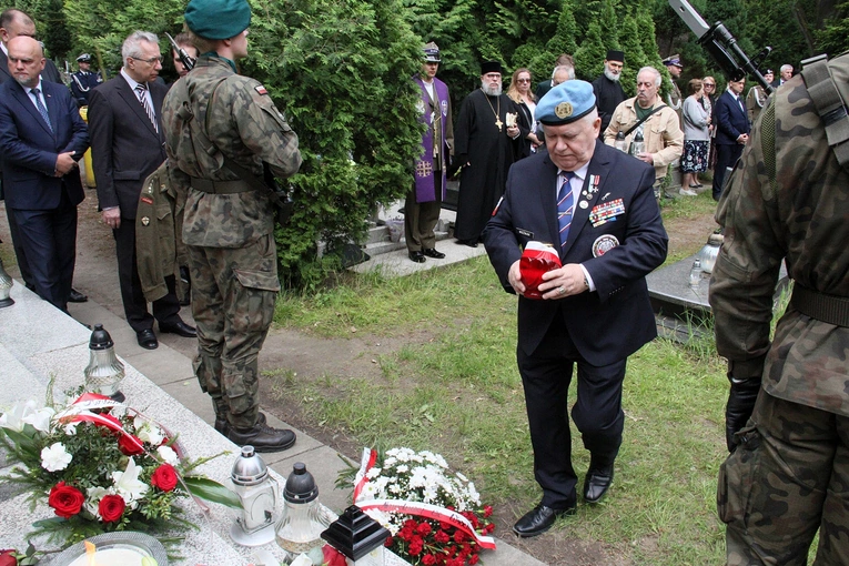 Oznaczenie grobów żołnierzy spod Monte Cassino