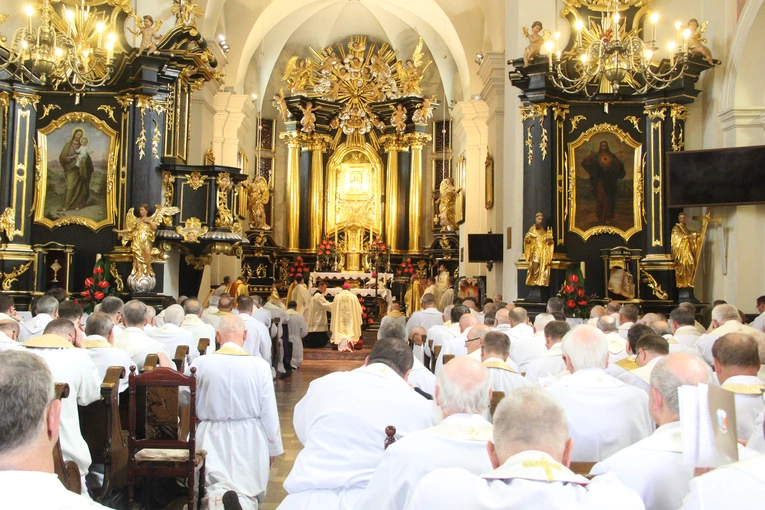 Pielgrzymka kapłanów do Tuchowa 2024