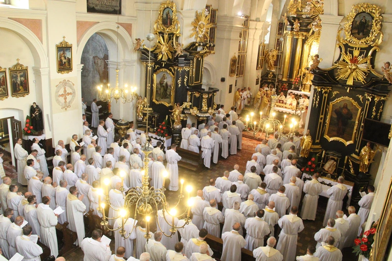 Pielgrzymka kapłanów do Tuchowa 2024
