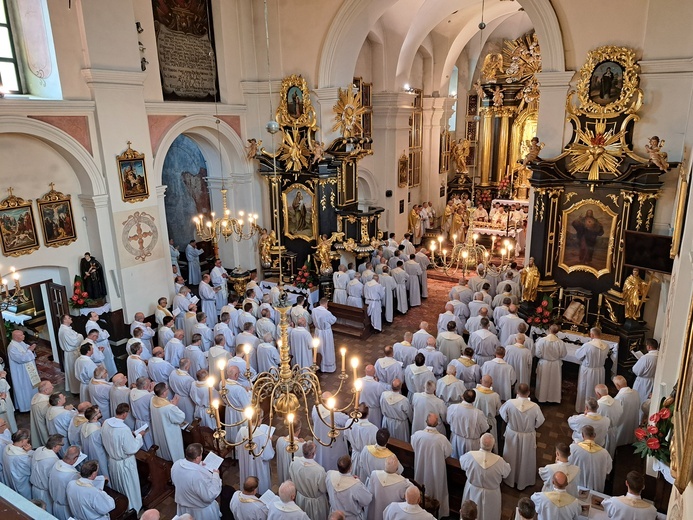 Pielgrzymka kapłanów do Tuchowa 2024