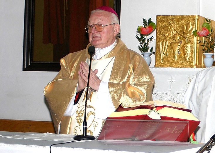 Zmarł bp pomocniczy senior Janusz Zimniak 