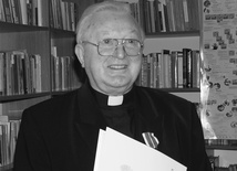 Zmarł bp pomocniczy senior Janusz Zimniak 