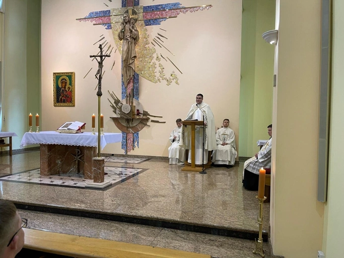 Złożenie przysięgi przed sakramentem świeceń.