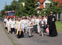 XI Diecezjalna Pielgrzymka Kobiet rozpoczęła się od białego marszu. - To nie żaden protest, opowiadanie się "za", ale świadectwo tego, dokąd zmierzamy, jakie jesteśmy - mówi A. Napiórkowska, organizatorka wydarzenia.