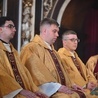 Ks. Mateusz Bandura, ks. Ireneusz Cymborski oraz ks. Janusz Małysiak tuż po liturgii święceń.