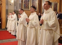 Nowi kapłani diecezji bielsko-żywieckiej, wyświęceni 25 maja 2024 r.